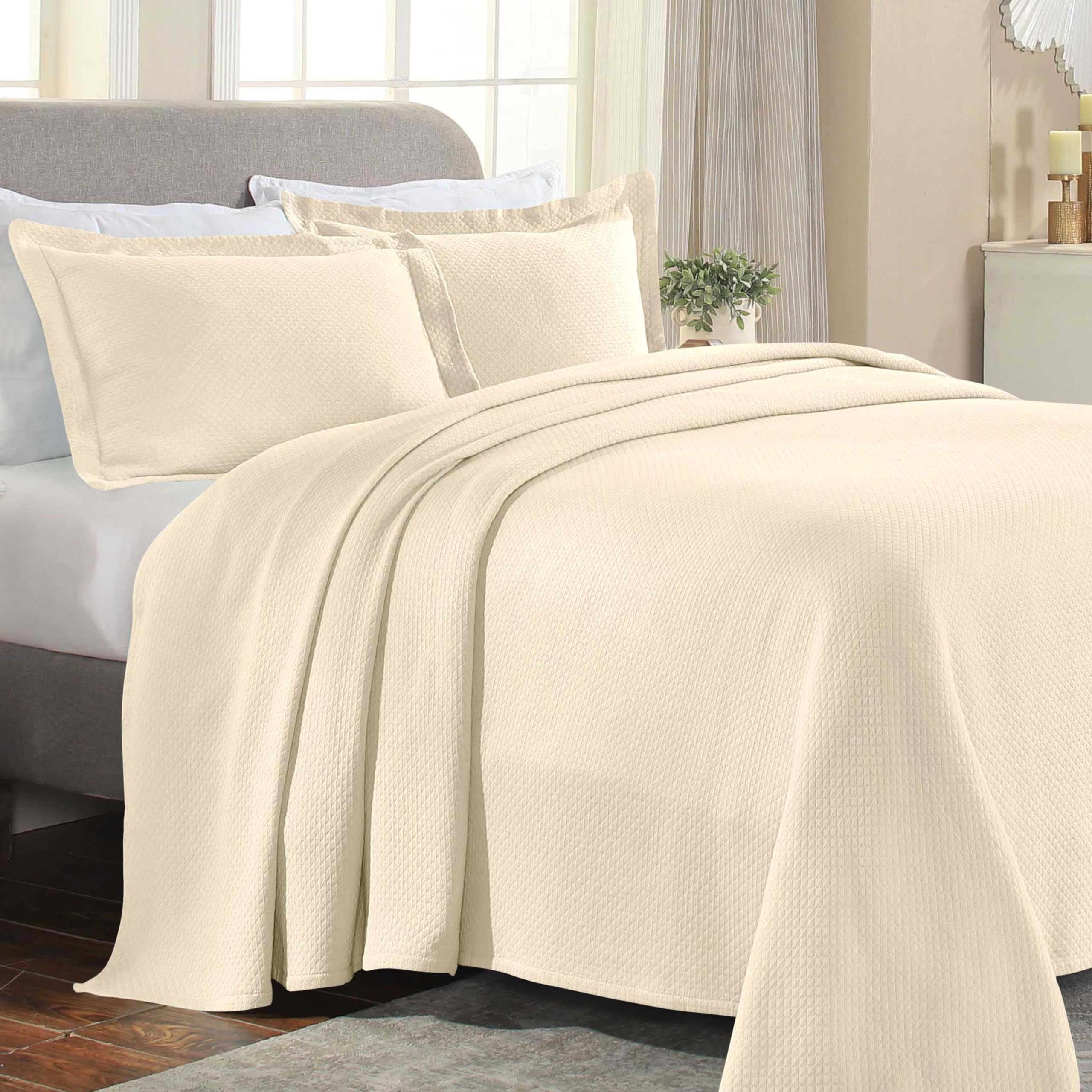  Superior Oversized Soft All-Season Bedspread Set for Queen, Lightweight and Cozy with Diamond Solitaire Jacquard Design